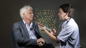 AMC-hoogleraar probeert met poep zieke mensen te genezen